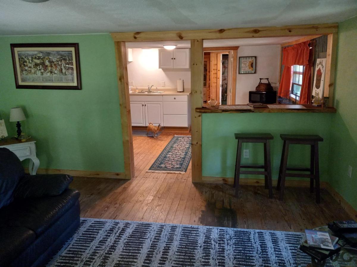 Adorable 1 Bedroom Honey House Rusk Экстерьер фото